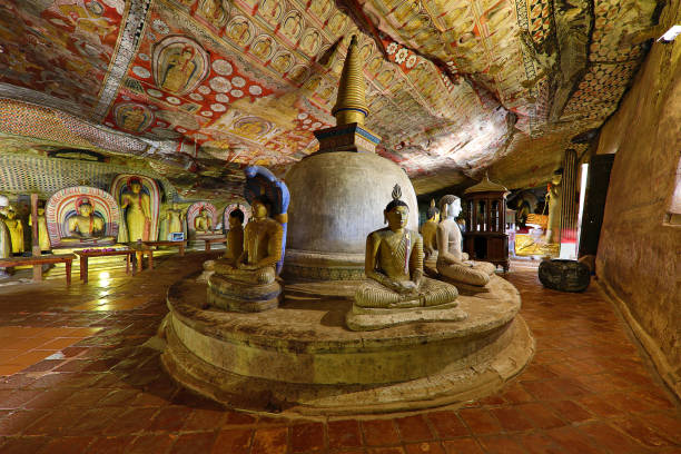 【(無数の仏像と壁画が安置された洞窟寺院群で世界遺産)】