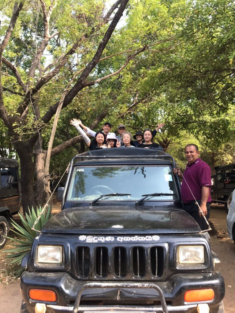 Jeepで移動
