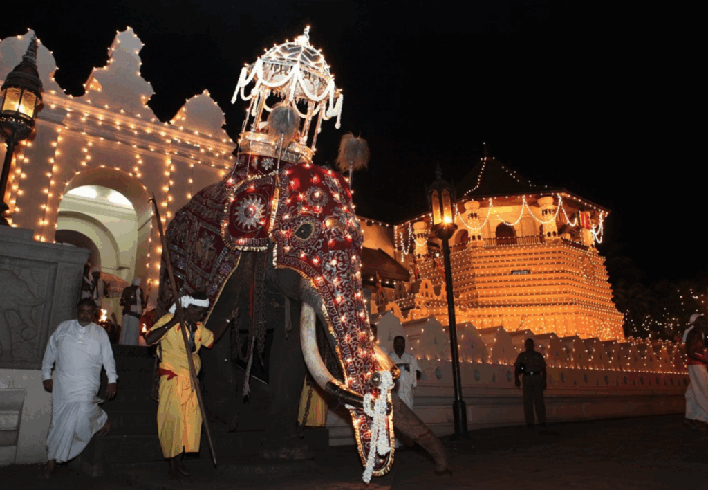 エサラ・ペラヘラ祭