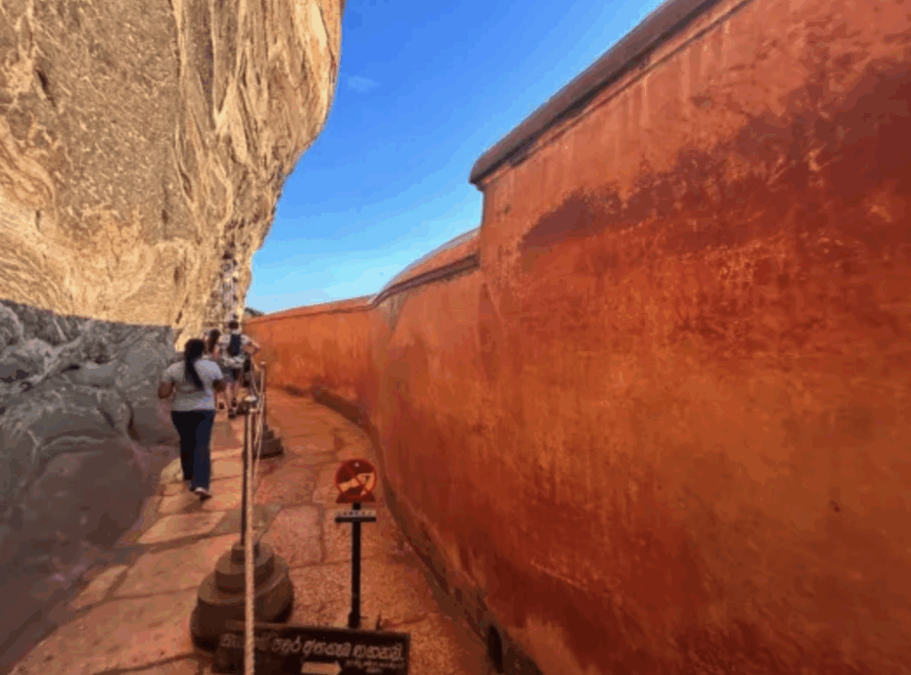 シーギリヤロックのミラーウォール