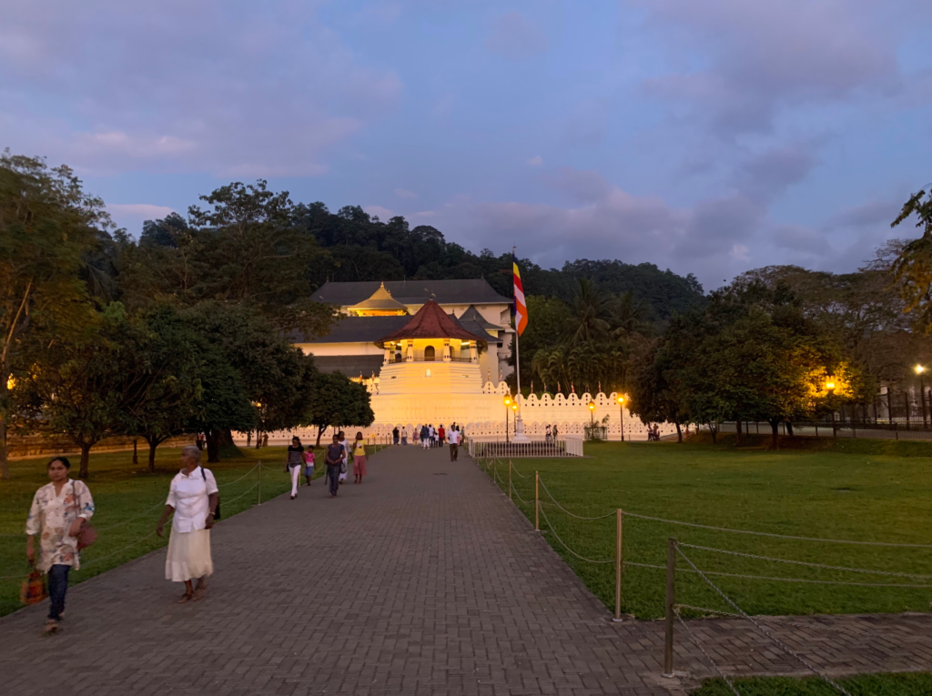 キャンディ仏歯寺