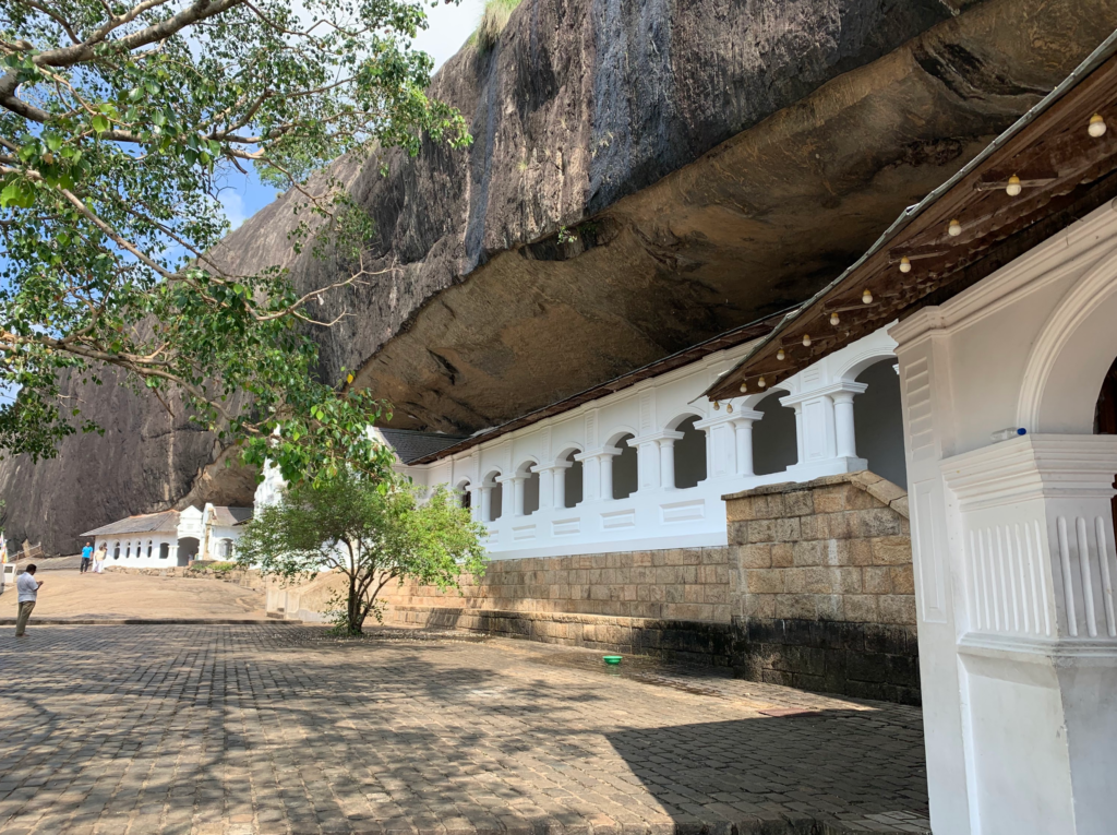 ダンブッラ石窟寺院