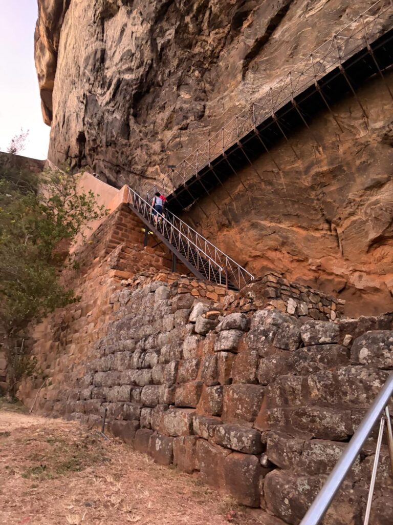 シーギリヤロックの階段