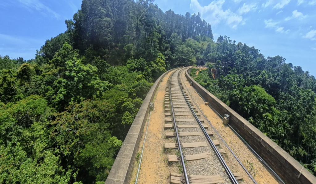 ほぼ無人になった橋