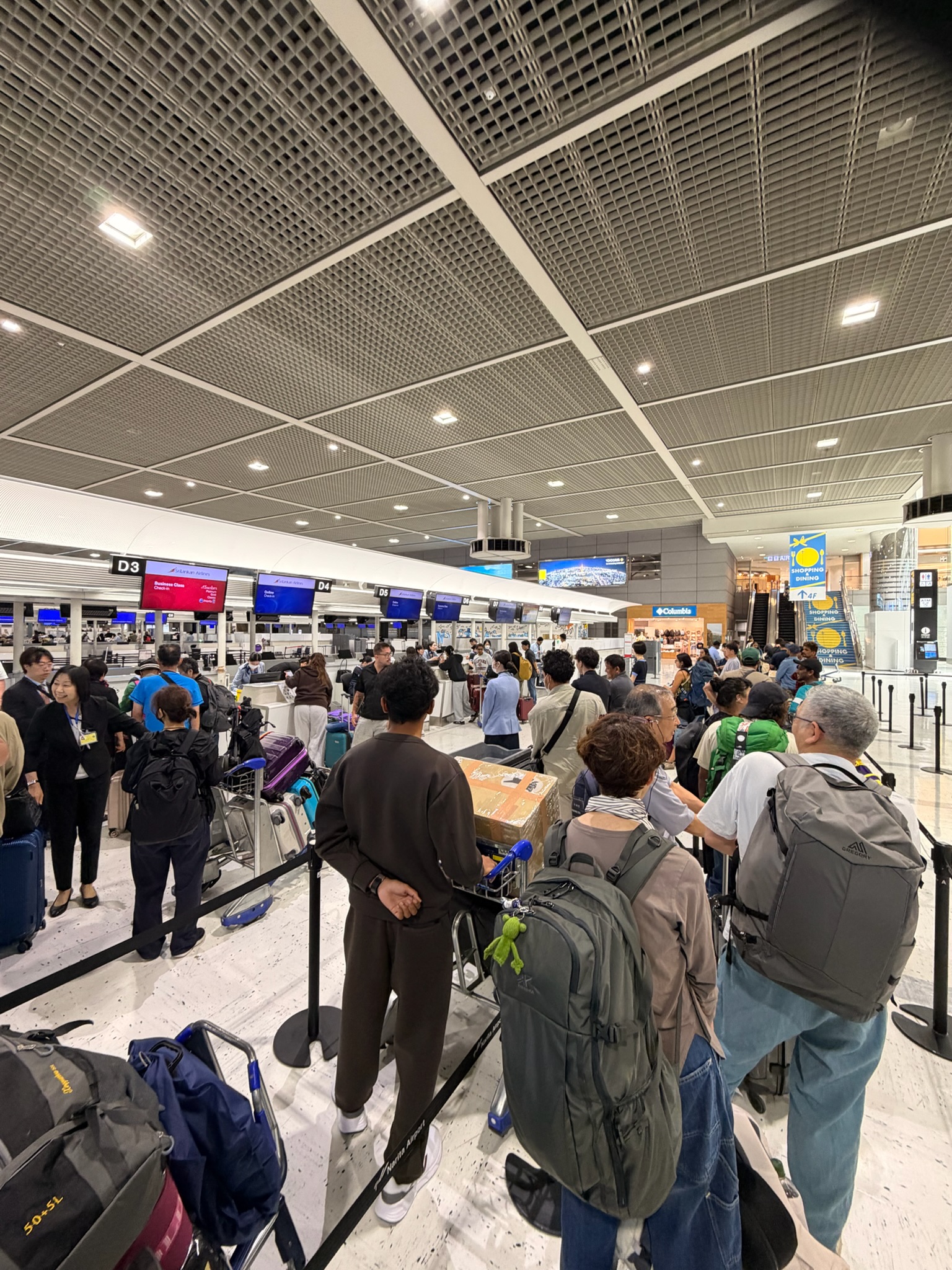 成田空港のスリランカ航空チェックインカウンター