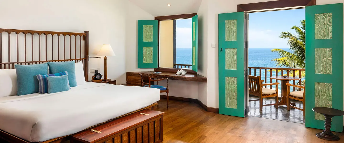 Jetwing Lighthouse Luxury room and ocean-view balcony