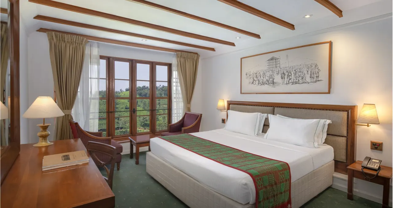 Executive Floor Deluxe bedroom — Heritance Tea Factory