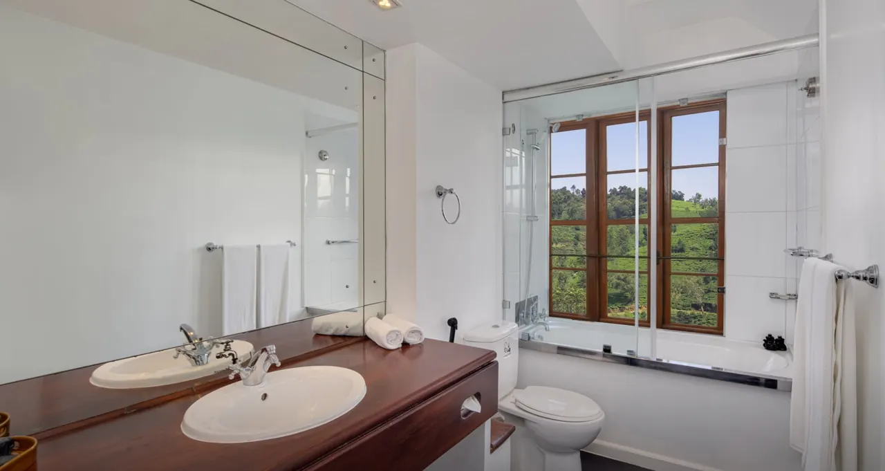 Executive Floor Deluxe bathroom — Heritance Tea Factory