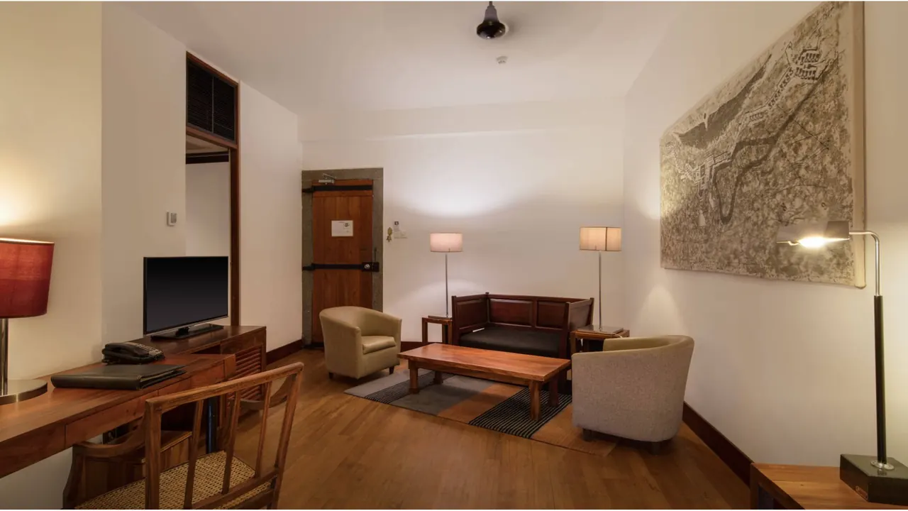 Suite living area — Heritance Kandalama