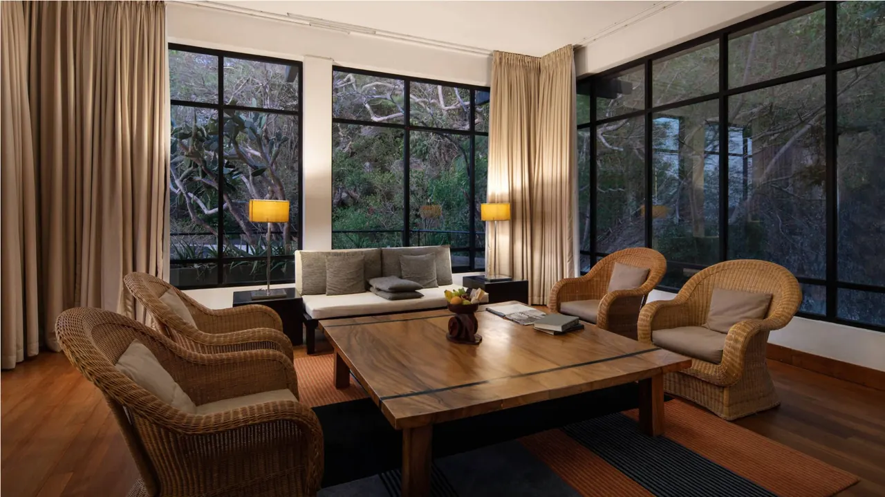 Luxury Suite living area — Heritance Kandalama