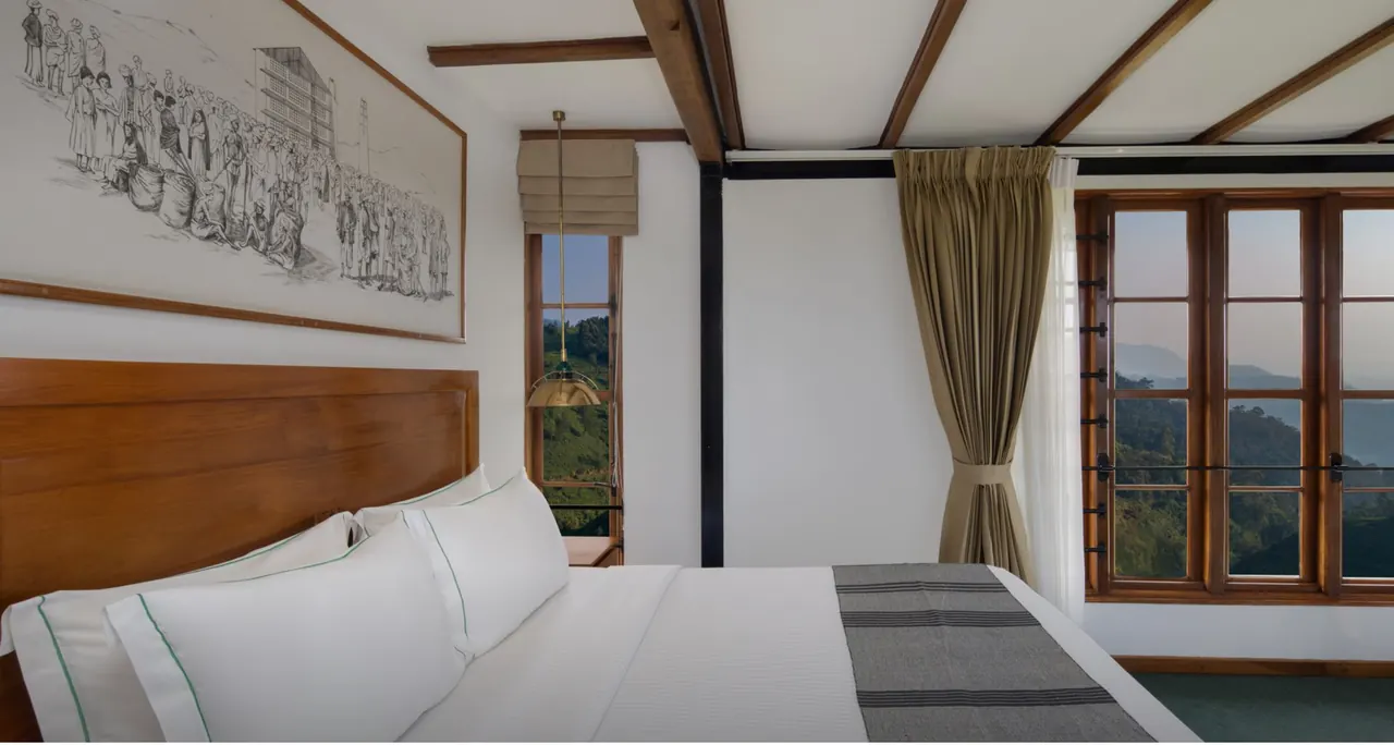 Flowerdew Suite bedroom — Heritance Tea Factory