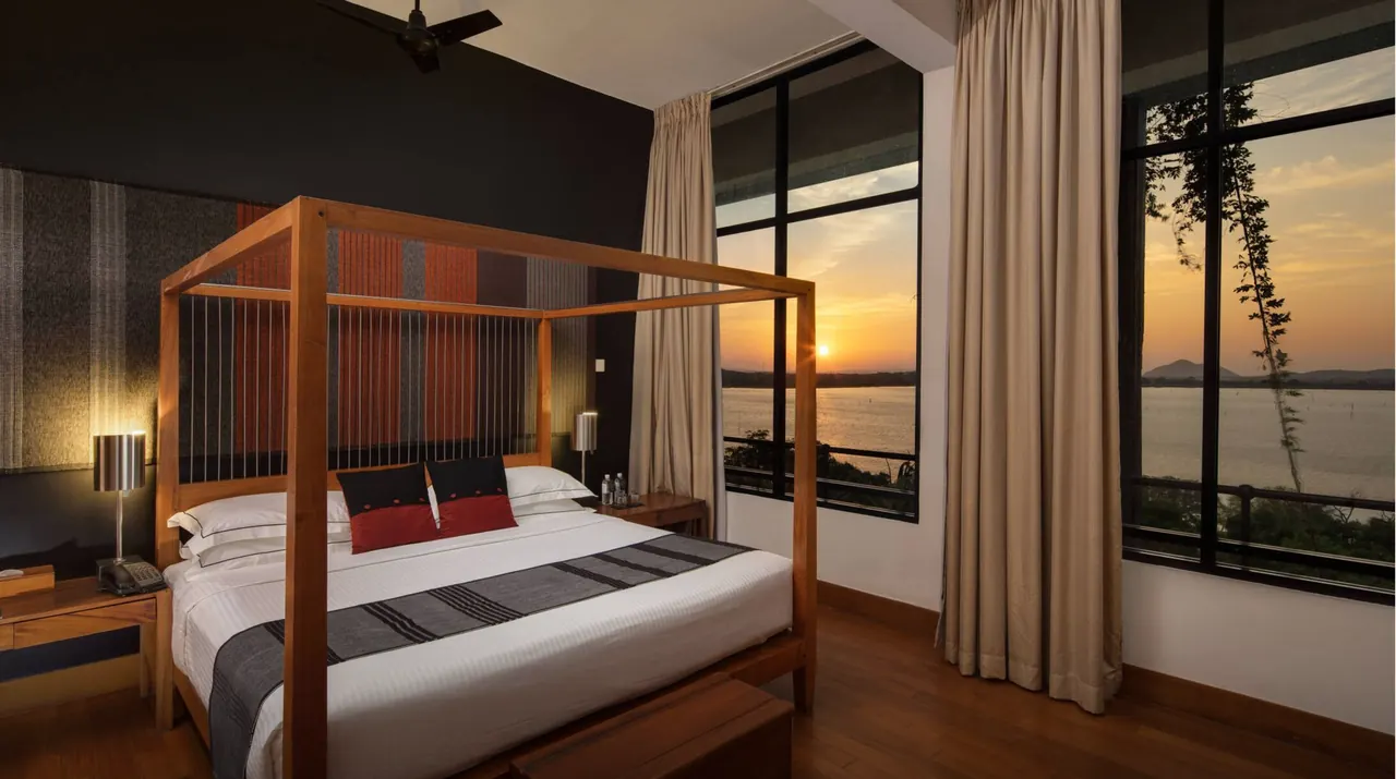 Luxury Suite bedroom — Heritance Kandalama